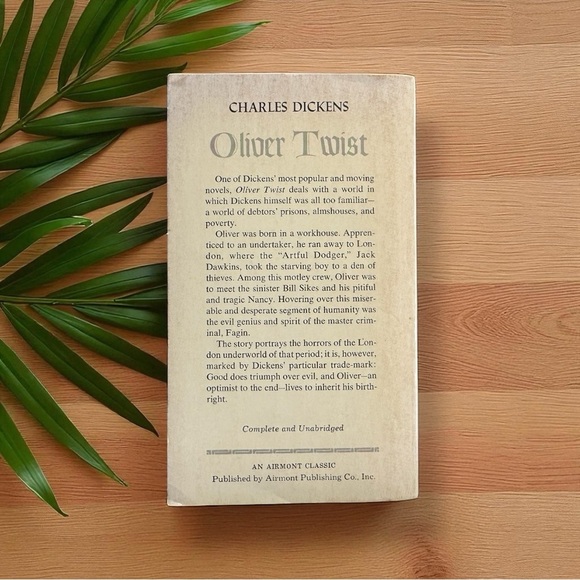 VINTAGE 1963 Oliver Twist by Charles Dickens - Paperback – Illustrated Cover - Picture 2 of 8